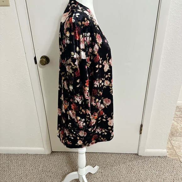 Do Everything in Love Women’s Floral Velvet Boho Kimono One size - Picture 3 of 8